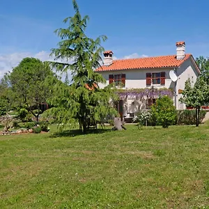 Marija-lorena In Gora Glušići Labin (Istria)